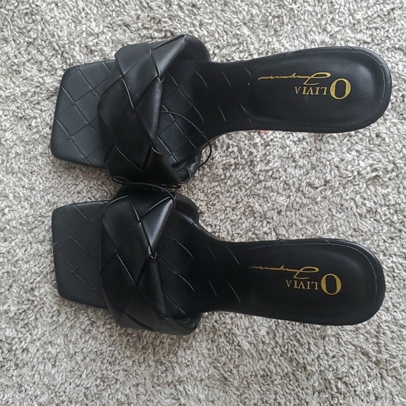 Heels - Picture 6 of 6